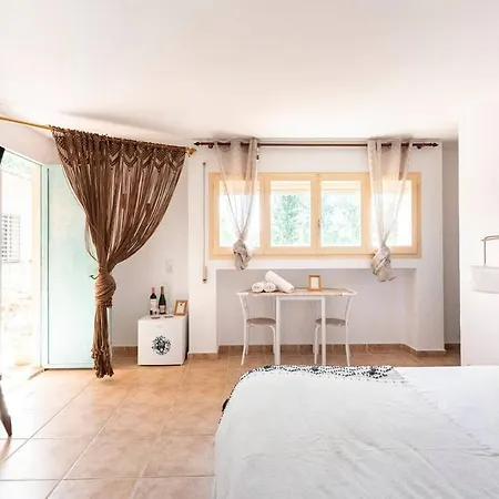 Aldeamia, Forest, Mountain View, At 8 Min Bed & Breakfast *